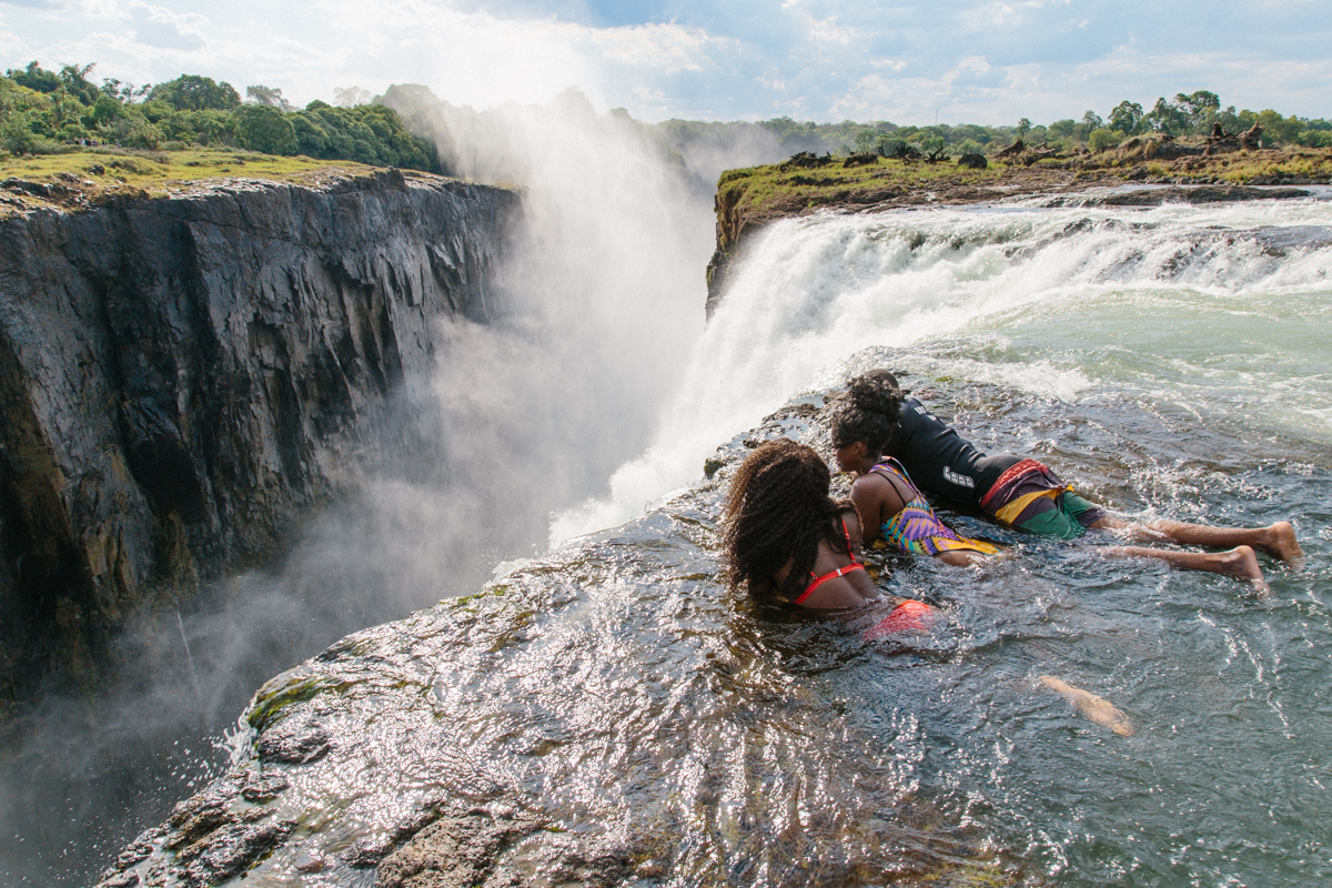 Web devil’s pool is a natural pool of water that’s situated atop of victoria falls, renown for being among the largest waterfalls in the world. VISITING THE DEVIL'S POOL, VICTORIA FALLS EVERYTHING YOU NEED TO KNOW